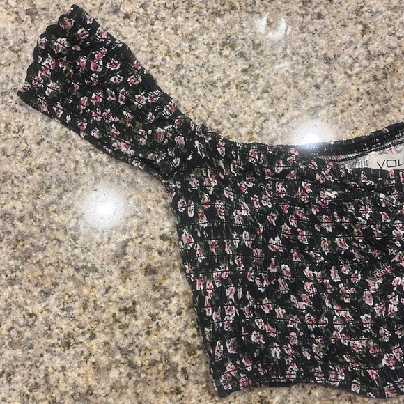 Volcom stretchy crop top, pink and white floral - Picture 5 of 5